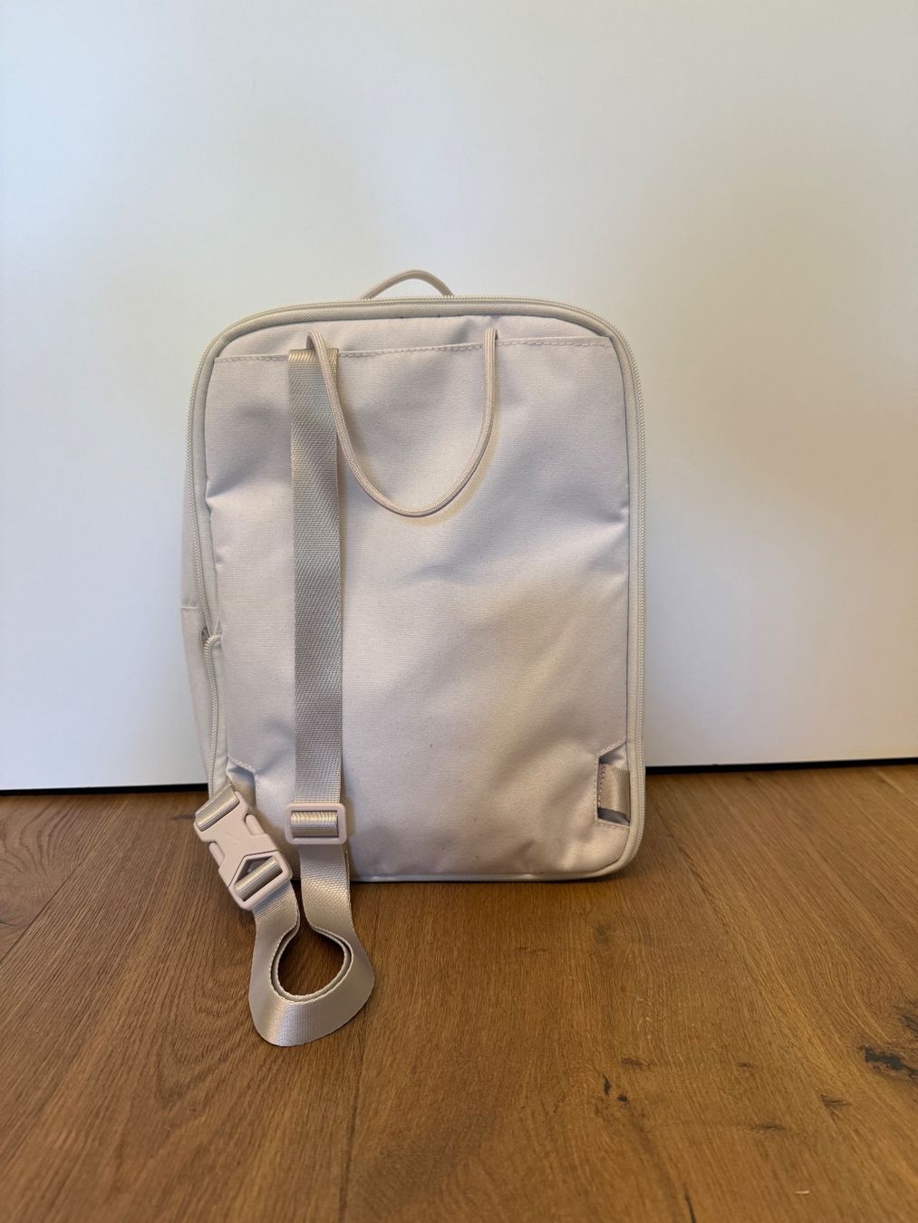 Nike Zaini: Nike Rucksack beige mit Fronttasche – Usato da Stäfa venduto da alyssa.bgl 4