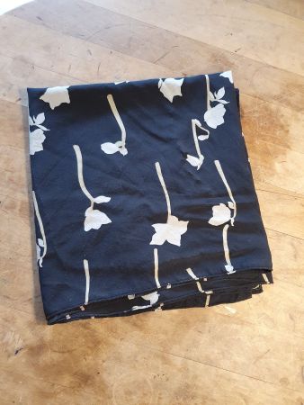 Foulard schwarz Blumenmuster