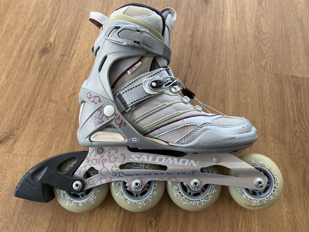 Salomon Pattini in linea & Pattini a rotelle: Salomon Inline Skates Gr.39 2/3 Inkl. Schoner – Usato da Häusernmoos im Emmental venduto da Corodo 1