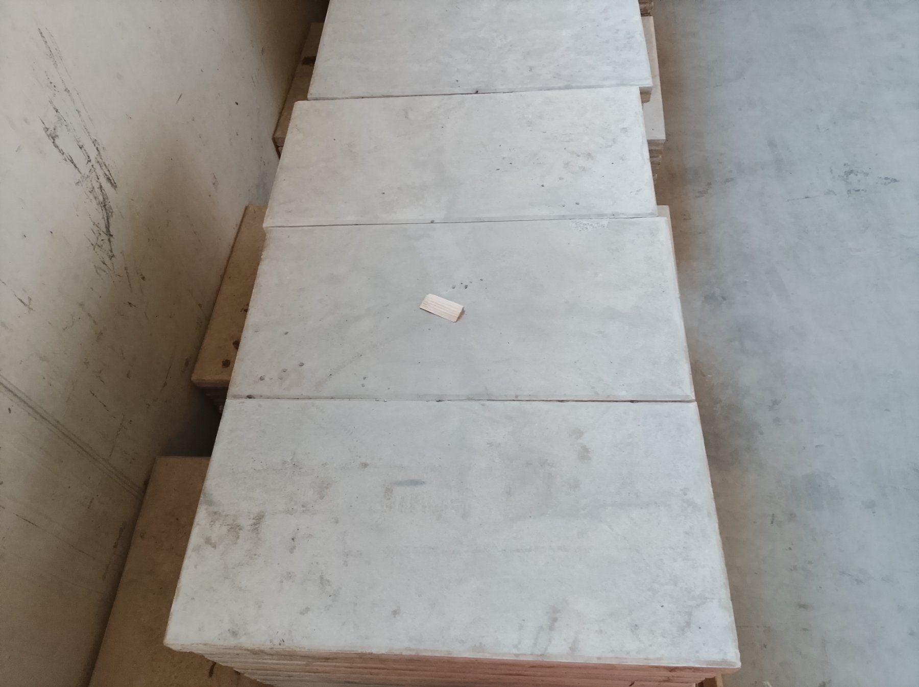 Rivestimenti per pavimenti: Betonplatten – Usato da Spreitenbach venduto da dak_f6nx