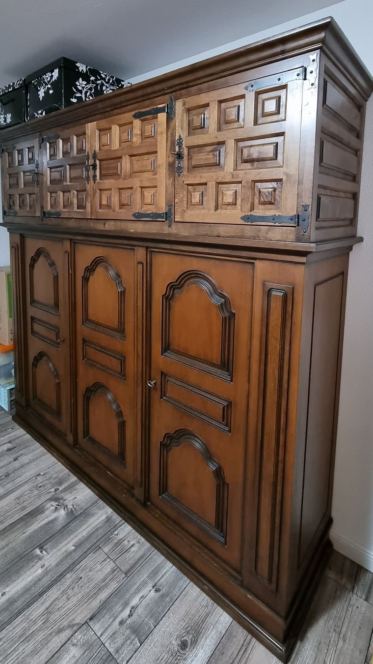 Credenze: Massives Buffet+spanischer Schrankaufsatz – Usato da Grossdietwil venduto da GNOM313