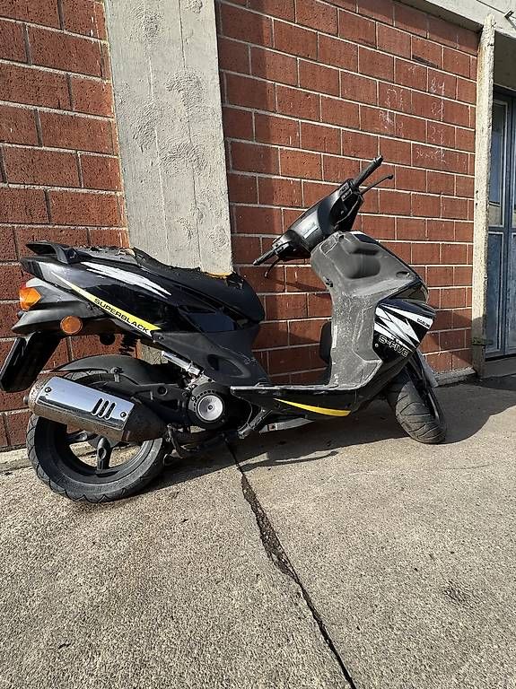 Scooters: Daelim Superblack S-FIVE  – D'occasion à Frauenfeld par KelvinG 3