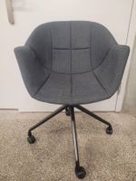 4× graue Stühle