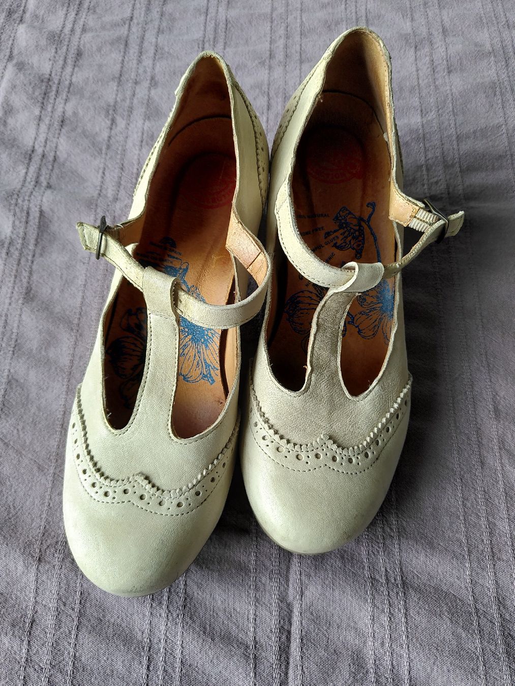 Scarpe da donna: Brako Pumps cremeweiss 39 – Usato da Bern venduto da mijfu