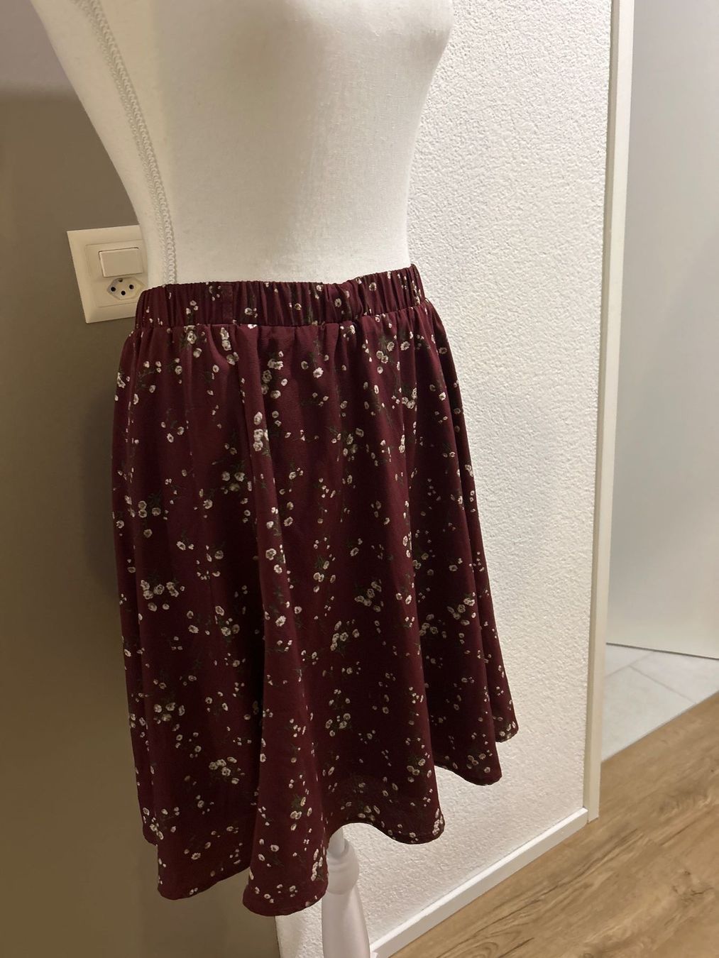 Gonne: Jupe bordeaux mit Muster von About You Gr. 38 – Usato da Brunnen venduto da Nala2929 2