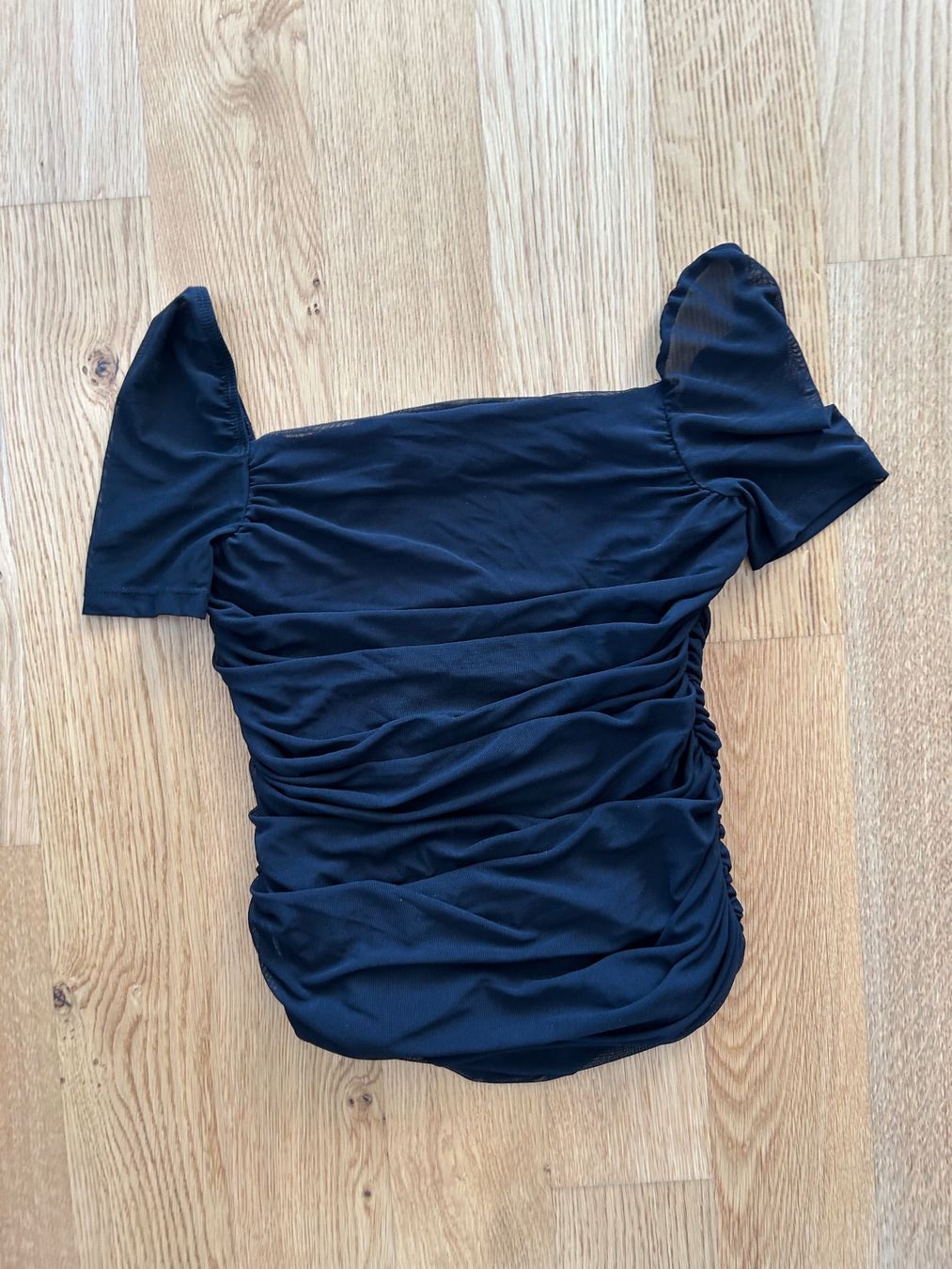 Shein Top: Schickes, gerafftes Oberteil in Schwarz - Grösse S – Usato da Altenrhein venduto da _6sbw