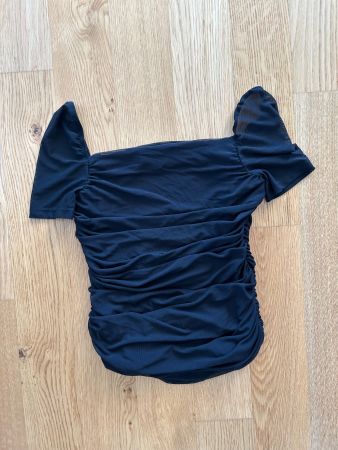 Schickes, gerafftes Oberteil in Schwarz - Grösse S