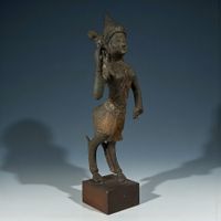 Große Kinnari Bronze Figur Thailand – Lotusblume – 66 cm