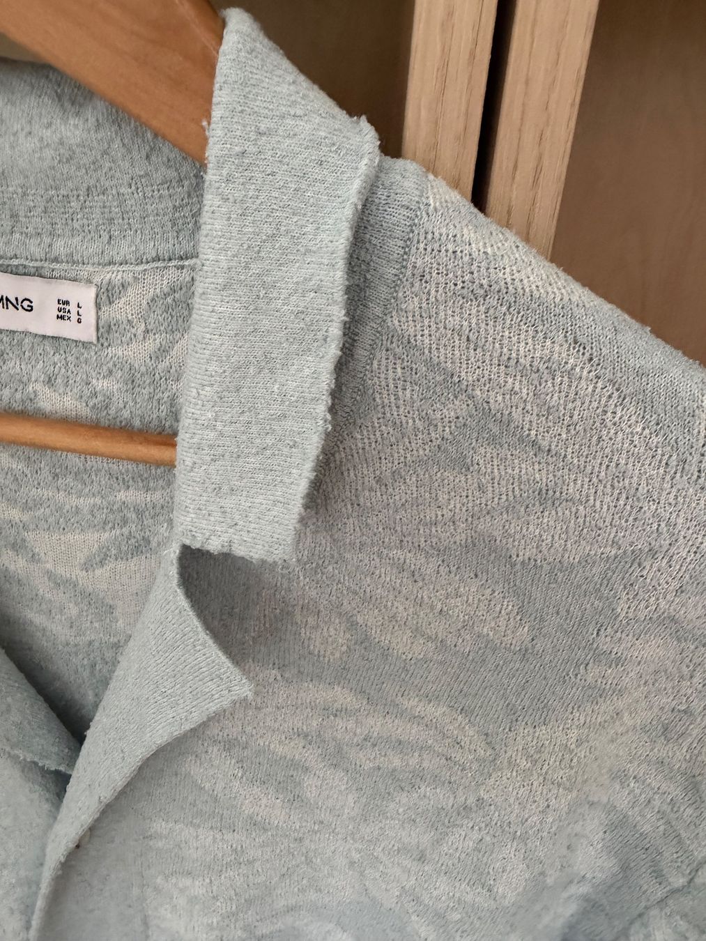 Mango Hemden: Mango Hemd Shirt hellblau mit Struktur Grösse L – Gebraucht aus Nussbaumen AG von normajeanbaker 2