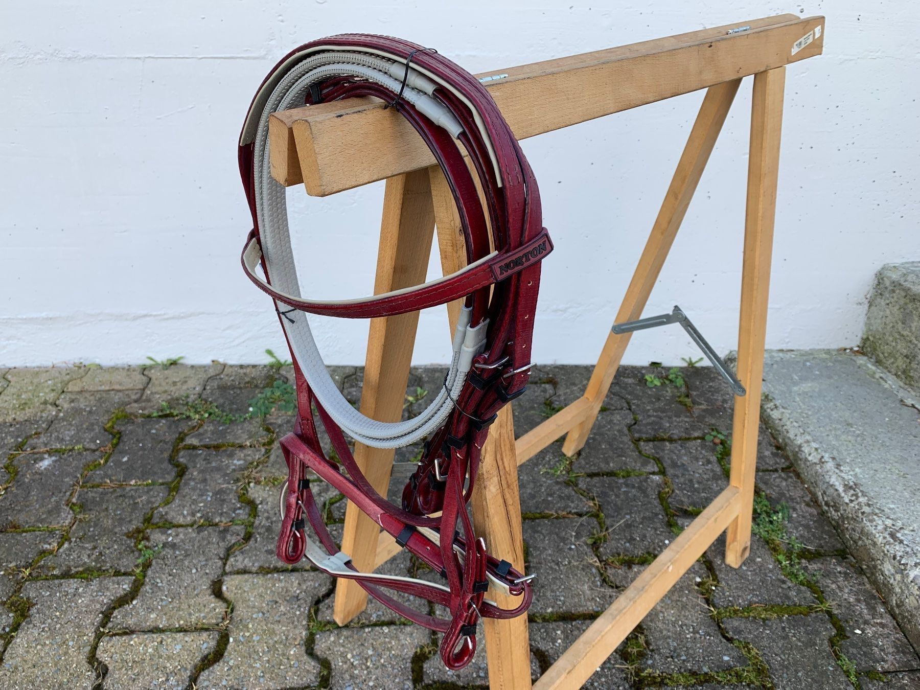 Selle & Accessori: schöner bordeauxroter Reitzaum – Usato da Feldbach venduto da Fea1 2