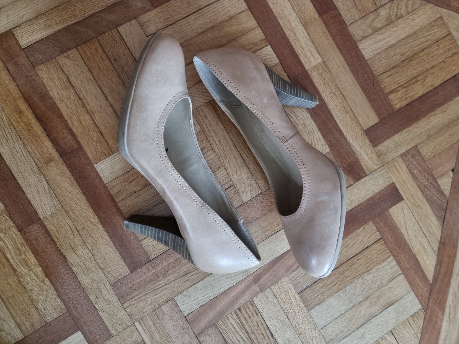 Chaussures femmes: Escarpins beiges talons 39 – D'occasion à Veyrier par Leilazizou 2