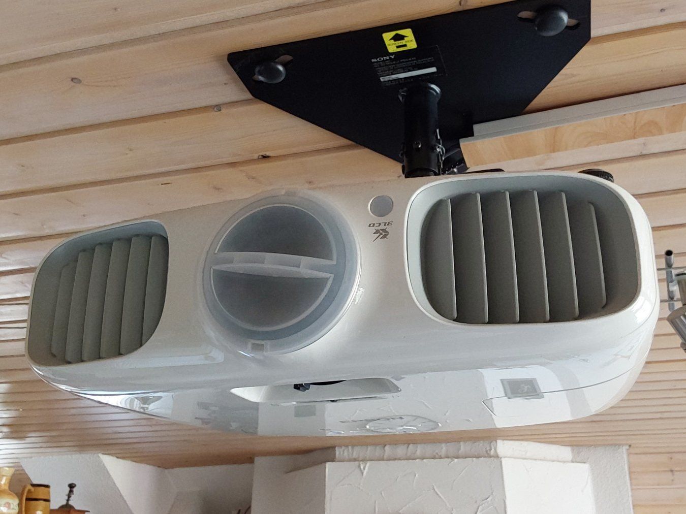 Epson Home Cinema: Heimkino Epson Beamer Motorleinwand – Usato da Basadingen venduto da Dant 1