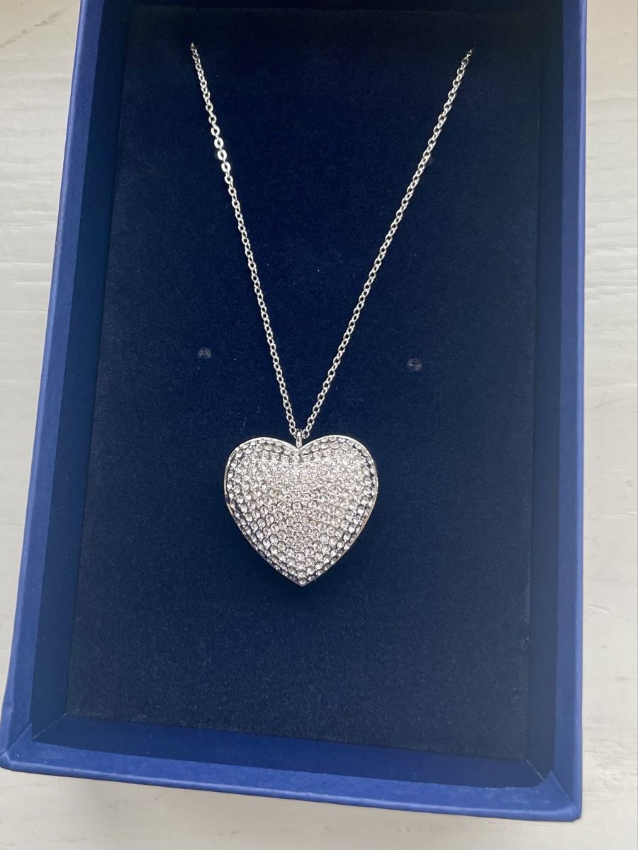 Swarovski Catenine: Kette Swarovski Herz- Medaillon – Nuovo (secondo la descrizione) da Basel venduto da Celaine 1