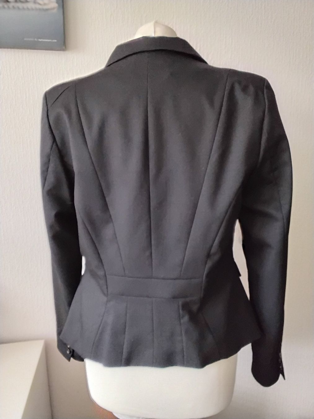 H&M Jacken: Blazer noir H&M élégant – Neu und originalverpackt aus Chêne-Bourg von Fio994 2