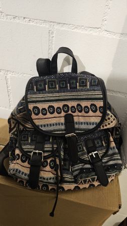 Trendiger Rucksack mit Muster, ideal für den Sommer!