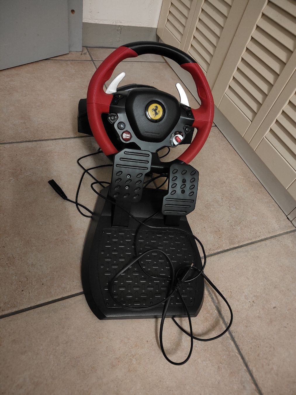 Controller: Thrustmaster Ferrari 458 Spider Racing Wheel – Usato da Hunzenschwil venduto da albagino