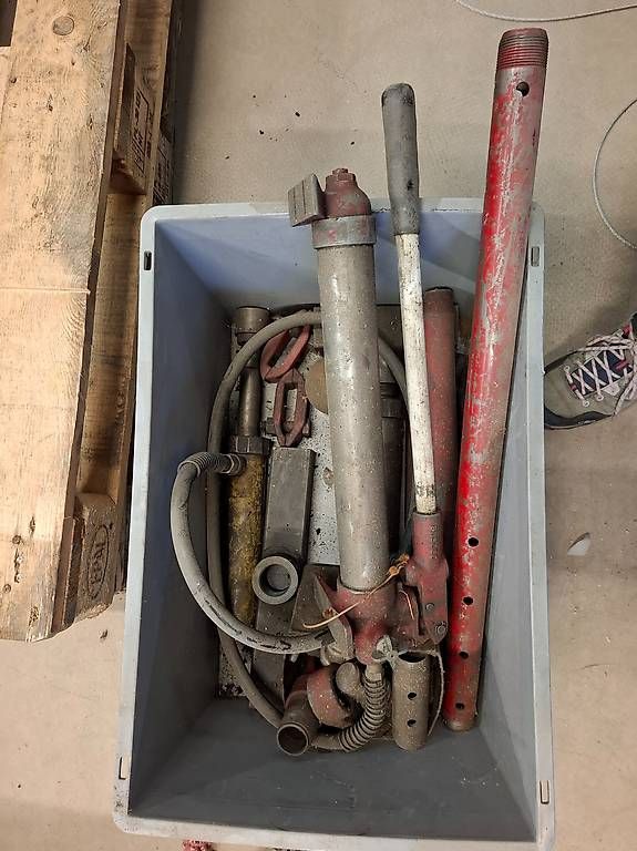 Alle Werkzeuge: Karosserie Richt-Satz Hydraulisch – Gebraucht aus Seedorf UR von xaveri123