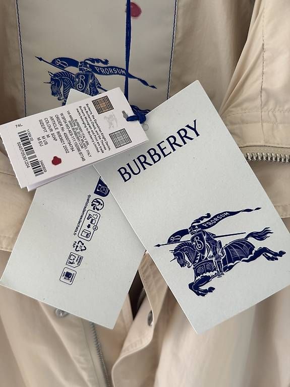 Jacken: BURBERRY Technical Hooded Jacket NEW with Tags M – Neu und originalverpackt aus Castagnola von csa_7gs5 2