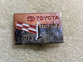 Ansteckpin 42: Toyota