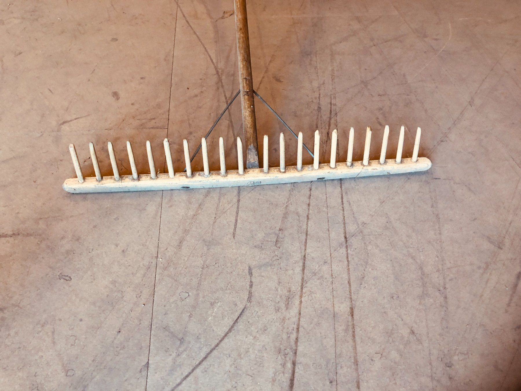 Tous les outils: 4 Holzzinkenrechen – D'occasion à Haslen GL par Willi17 1