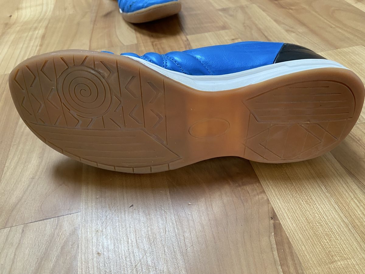 Scarpe da uomo: Hallenturnschuhe Grösse 38 – Usato da Basel venduto da lxbsl 2