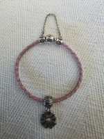 Pandora Lederarmband rosa mit Blumenbead + Sicherheitskette