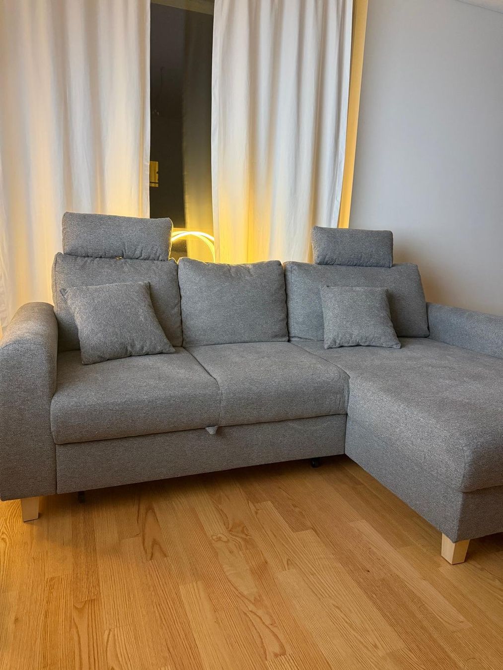 Mömax Divani: NEUES Ecksofa mit Bettkasten & Premium Fleckenschutz – Nuovo (secondo la descrizione) da Zürich venduto da SEDRAEN 1