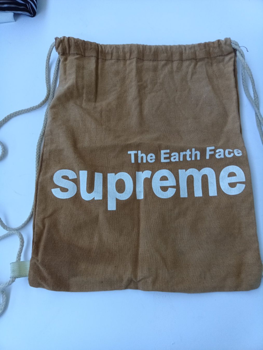 Borse: Supreme The Earth Face Bag – Usato da Wängi venduto da Ladys_First