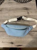 Sac banane Lacoste bleu pastel - parfait pour l'été!