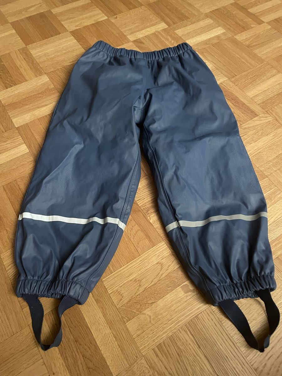 Pantaloni: Gefütterte Regenhose – Usato da Davos Dorf venduto da Enzian5105