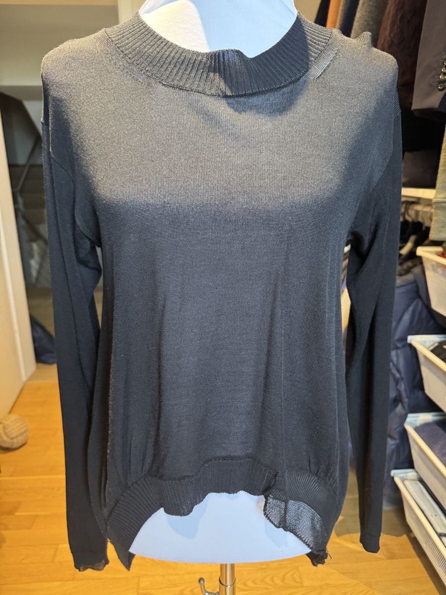 Maglioni & Felpe: Asymmetrical long sleeve shirt – Usato da Münchenstein venduto da ArleneLM 1
