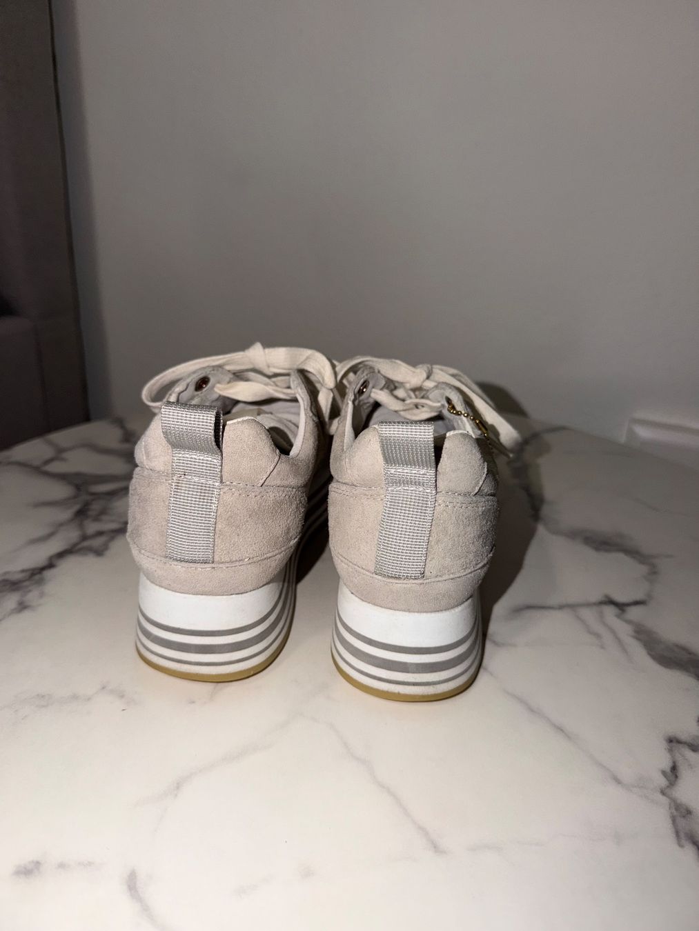 Mexx Scarpe da donna: hellgraue Wildleder-Sneaker von Mexx – Usato da Ittigen venduto da zaf_6sy9 2