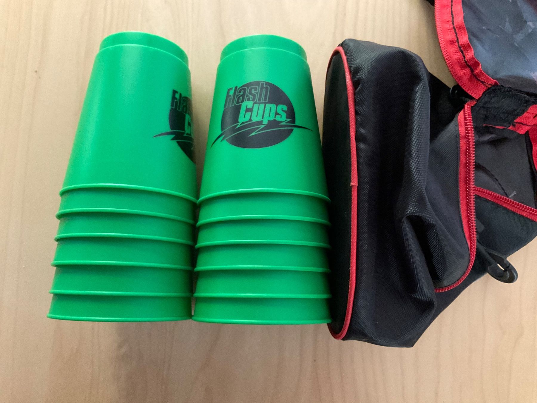 Spiele: Flash cups Sport Stacking – Neu (gemäss Beschreibung) aus Aarau von heavydigital