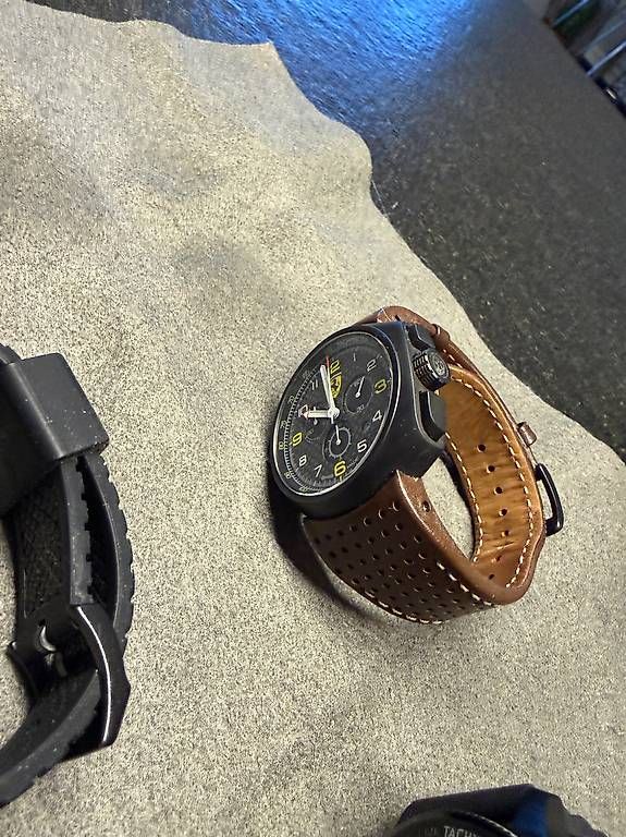 Orologi: 3 Montres Ferrari  – Usato da Ecuvillens venduto da VsterVince 2