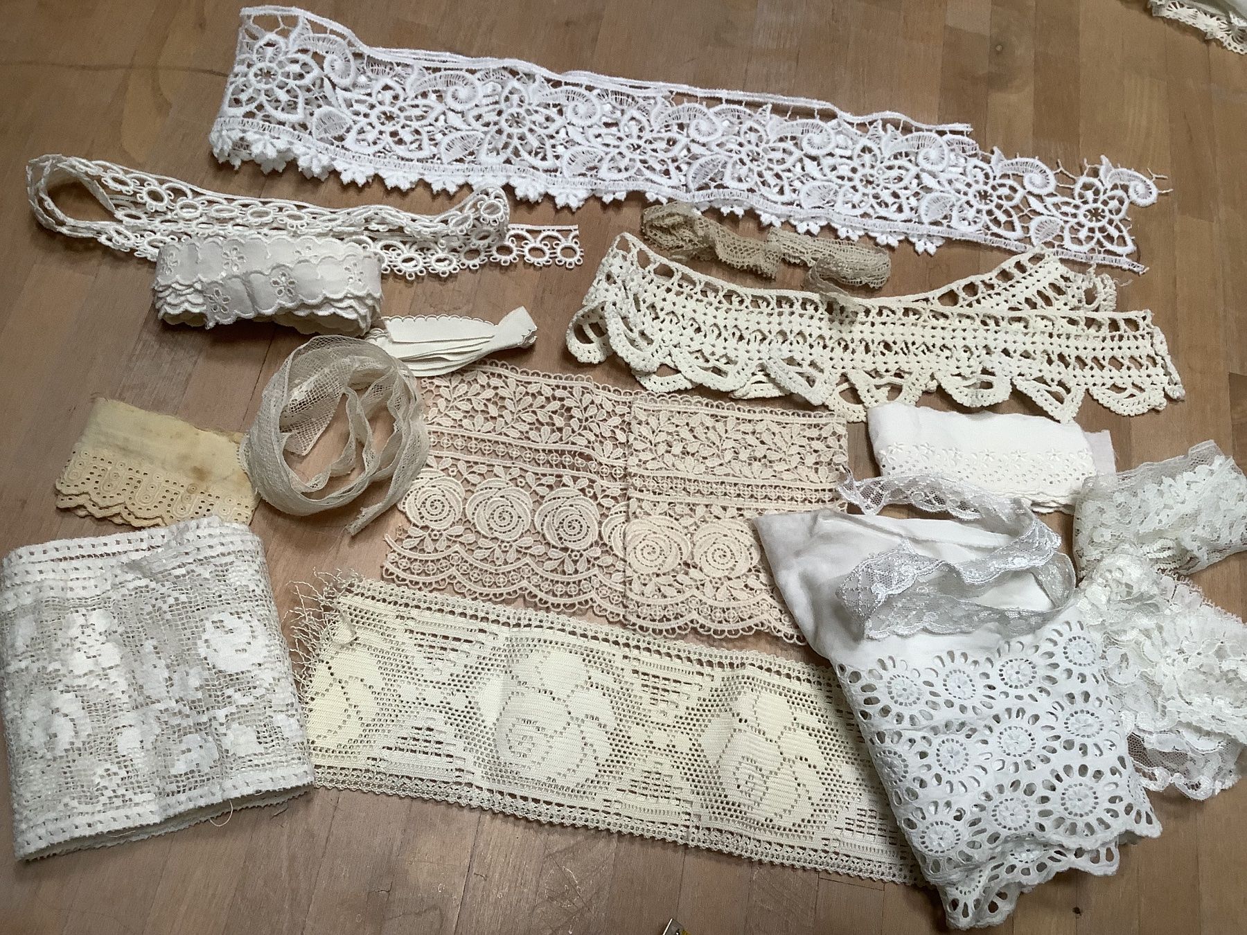 Tissus: Vintage Spitzen gemischt – Neuf (Voir description) à Winterthur par Beat8344 1
