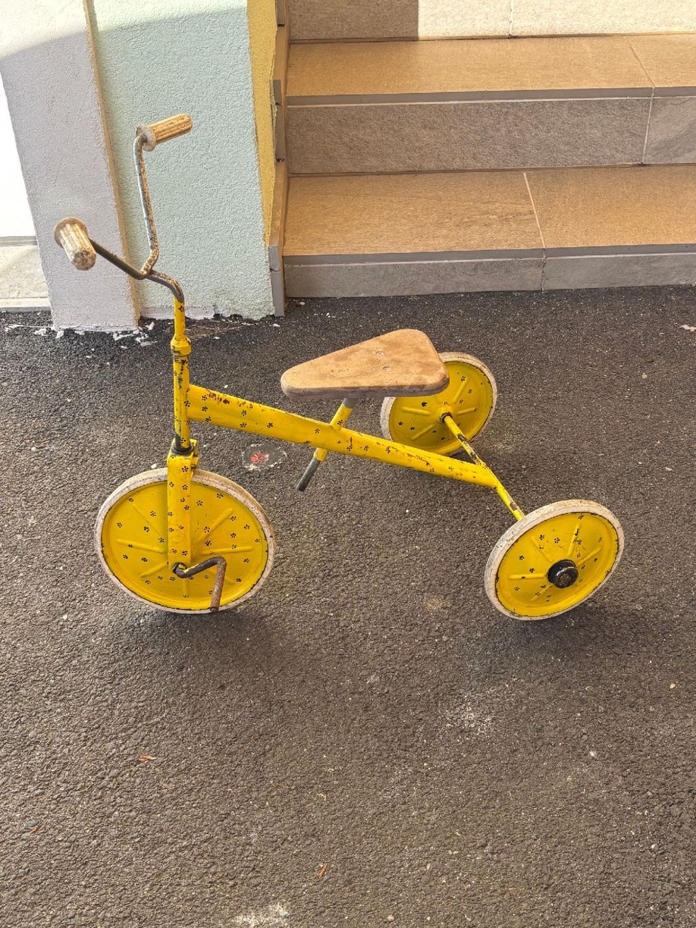 Fahrzeuge für Kinder: ancien tricycle – Gebraucht aus Châtonnaye von lebizu