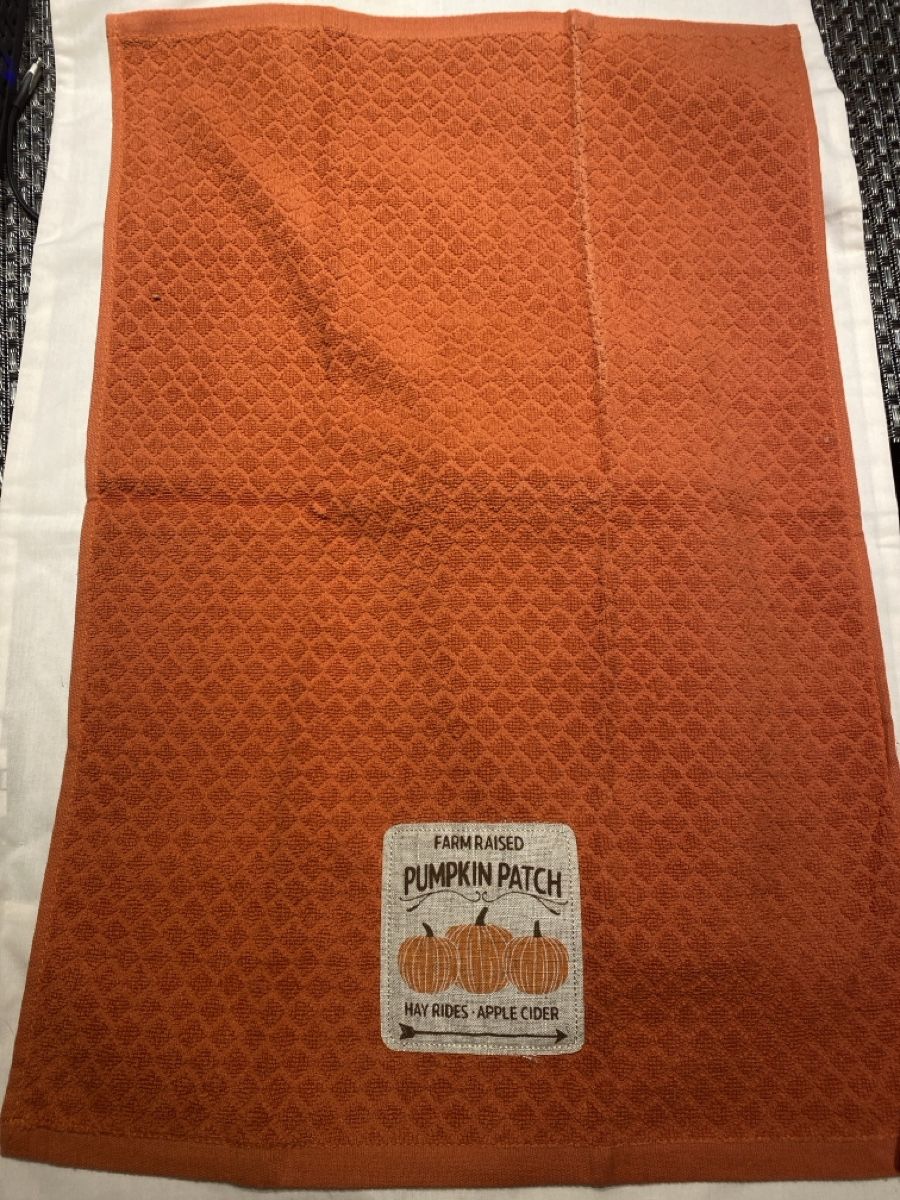Tutte le decorazioni: 2 Pumpkin Patch Towels, Autumn Decoration new – Nuovo e nell'imballaggio originale da Buttikon SZ venduto da Maxwelltime 1