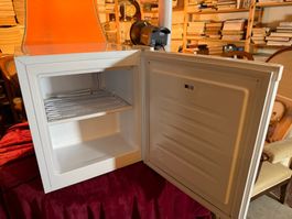 Freistehender Mini-Gefrierschrank der Marke Hisense