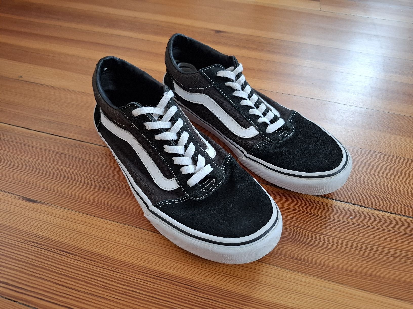 Vans Chaussures hommes: Vans Old Skool Noir Gr. 42.5 – D'occasion à Lausanne par Pierre_G