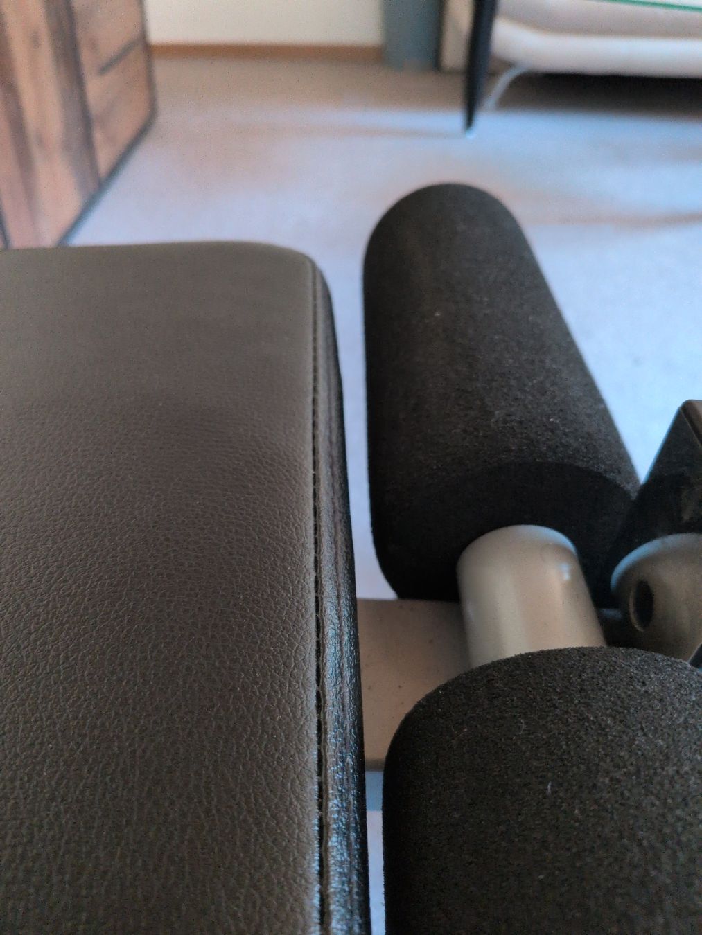 Hometrainer: Weight bench with adjustable dumbbells and ab roller – Gebraucht aus Andermatt von Jony.Finity 3