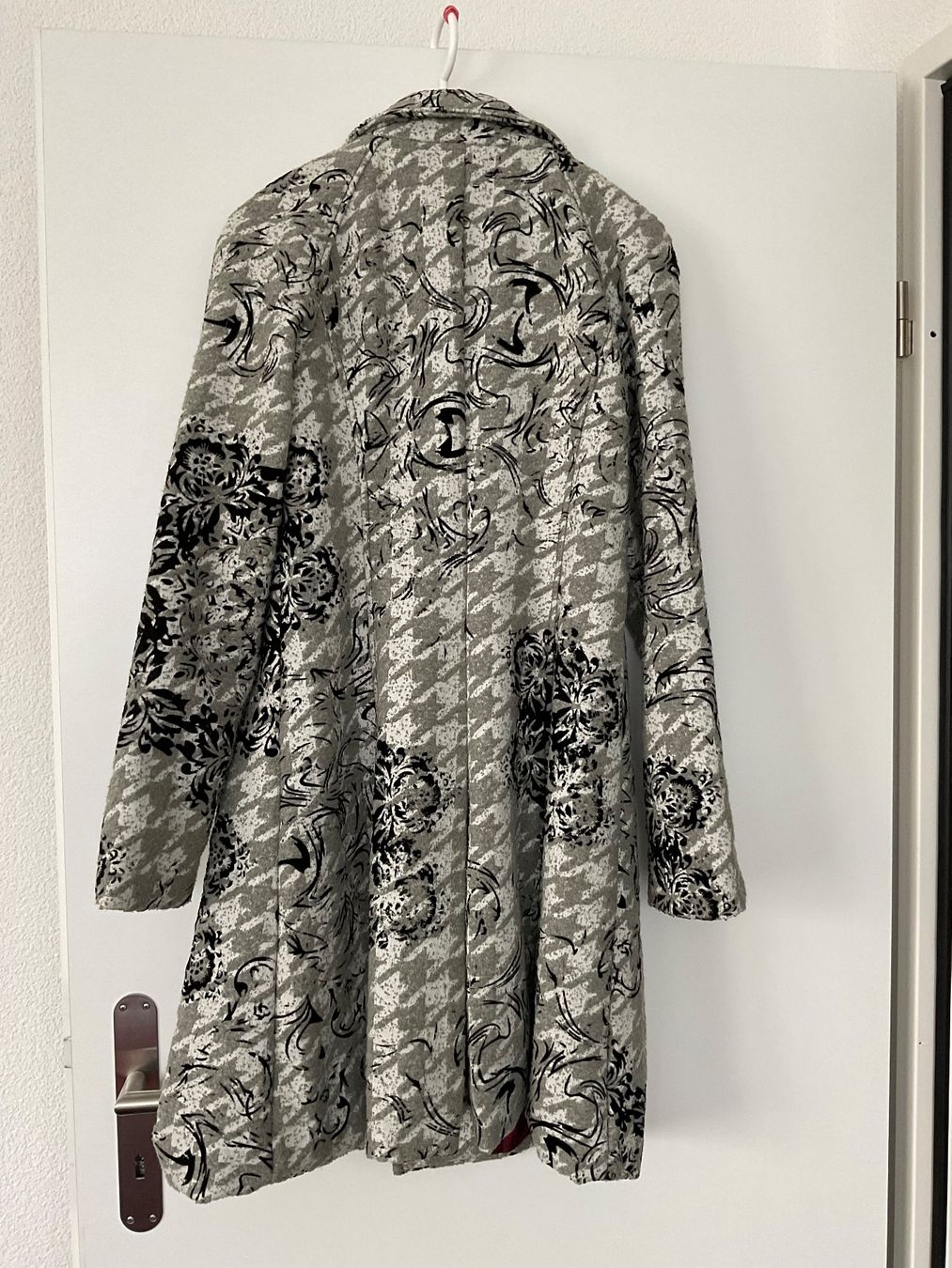 Desigual Cappotti: Desigual Wintermantel, grau/schwarz gemustert, Grösse 40 – Usato da Erlinsbach SO venduto da Adica 1
