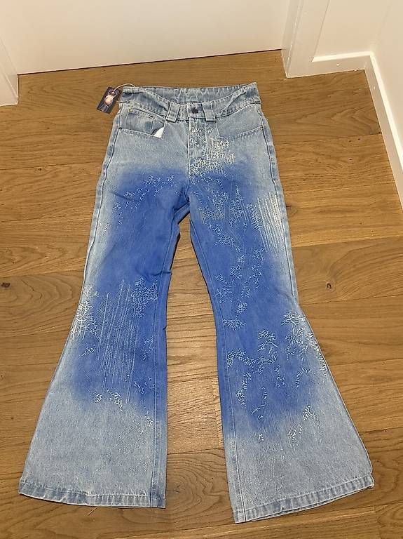Jeans: Flared Jeans  – D'occasion à Plan-Les-Ouates par mat_sh9v