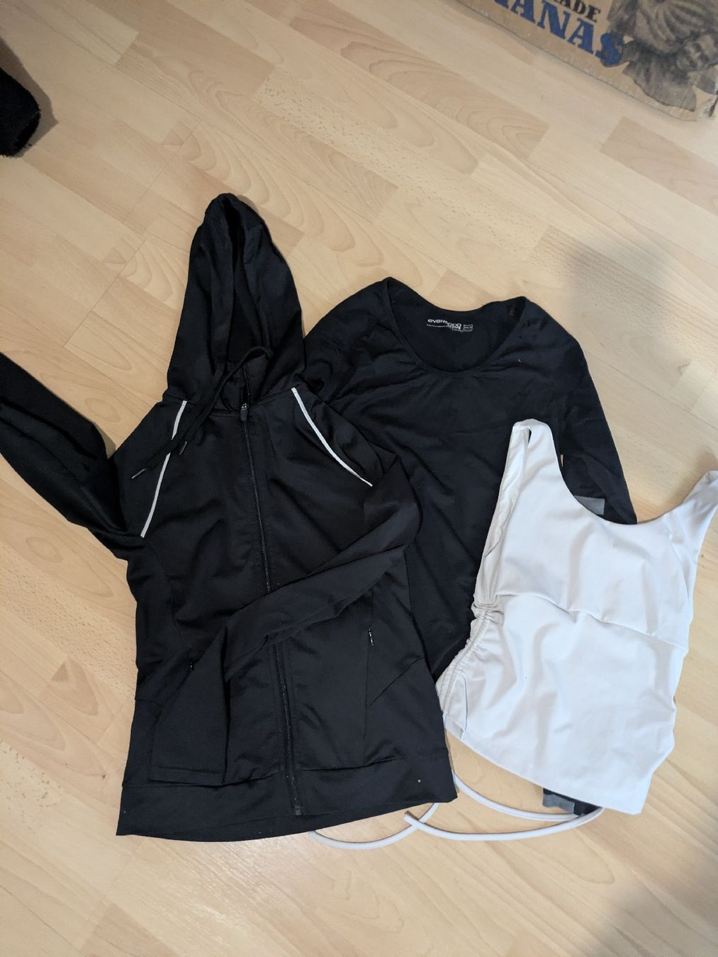 Kleiderpakete: Lot de vêtements – Gebraucht aus Tramelan von cat_67zv 4