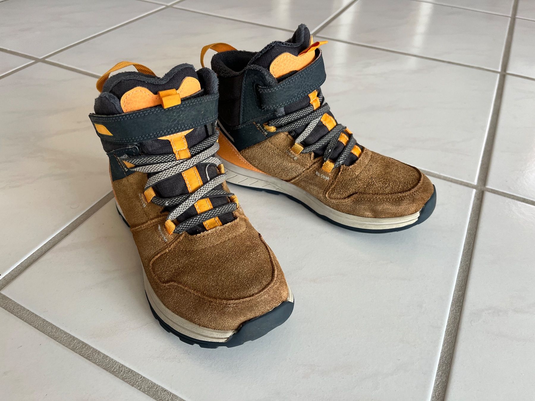 Decathlon Schuhe für Jungen: Winterschuhe Quechua, Grösse 33 – Gebraucht aus Konolfingen von takkie 2