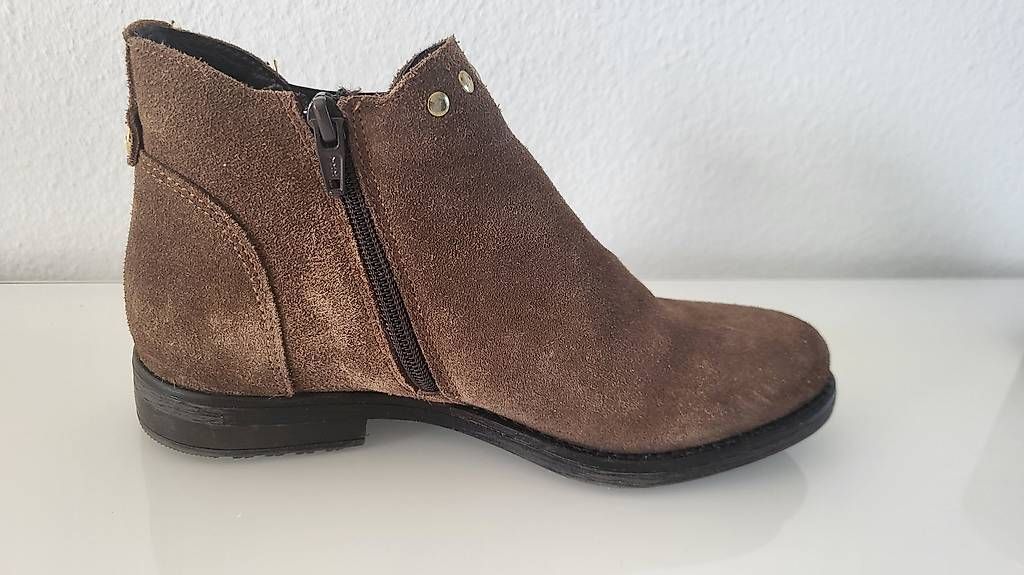 Chaussures femmes: Tolle Stiefeletten Grösse 35 – D'occasion à Therwil par cha_m68j 1