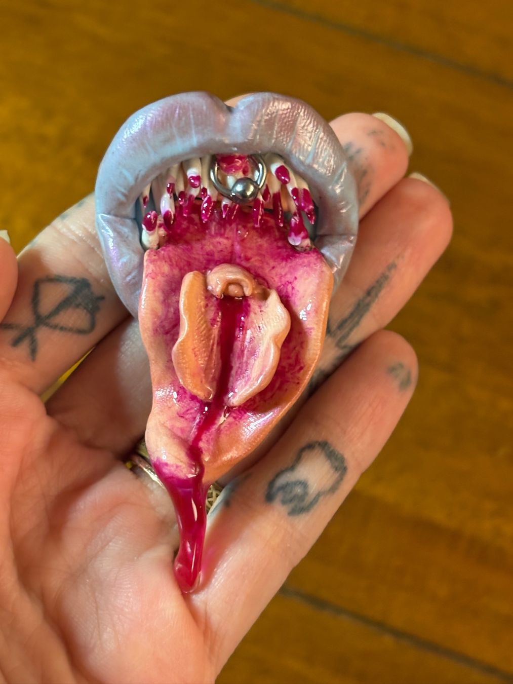 Statuette: Sofie’s World Pussy Eater Magnet – Nuovo (secondo la descrizione) da Erlinsbach SO venduto da sofieee