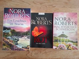 3x Nora Roberts: Rot wie die Liebe / Nächtliches Schweigen /