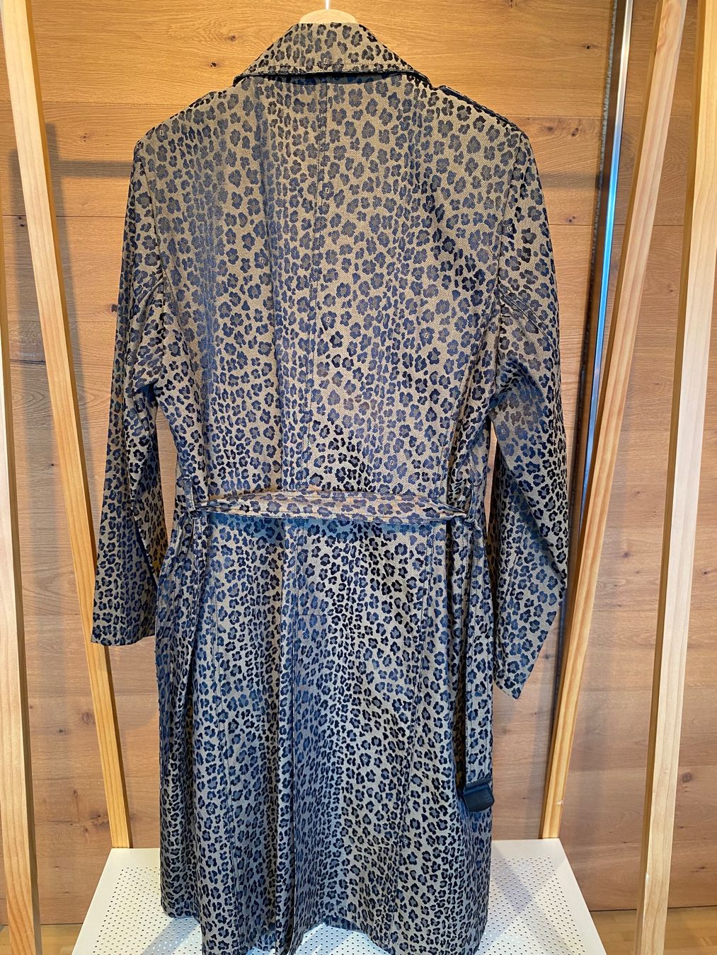 Fendi Cappotti: Vintage Fendi Trenchcoat – Nuovo e nell'imballaggio originale da Eggersriet venduto da VintageCouture86 2