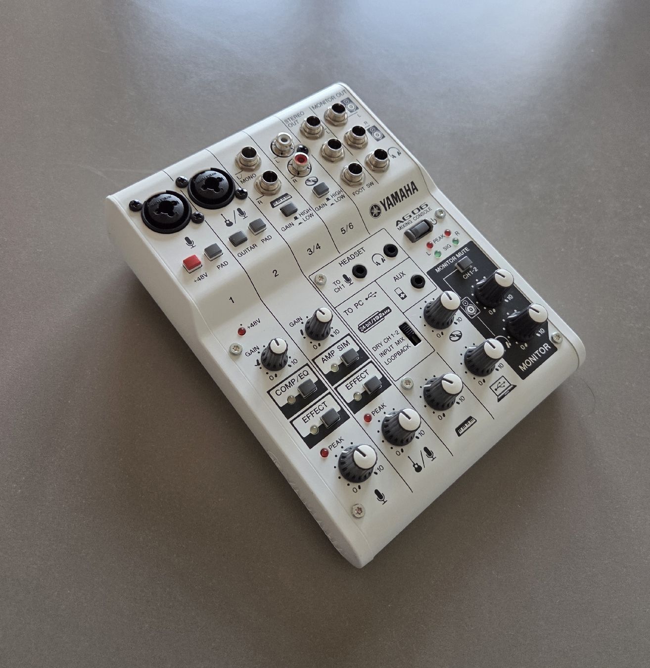 Yamaha Console di mixaggio: Yamaha AG 06, Mixing console  – Usato da Gorgier venduto da rustic2