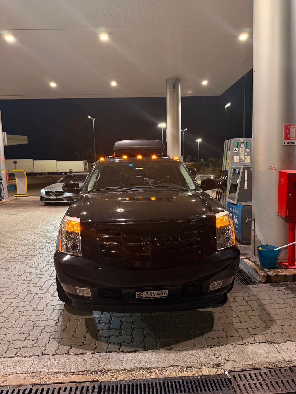 Autos: Cadillac escalade 6.2 V8 – D'occasion à biel-bienne par Sekiz 3